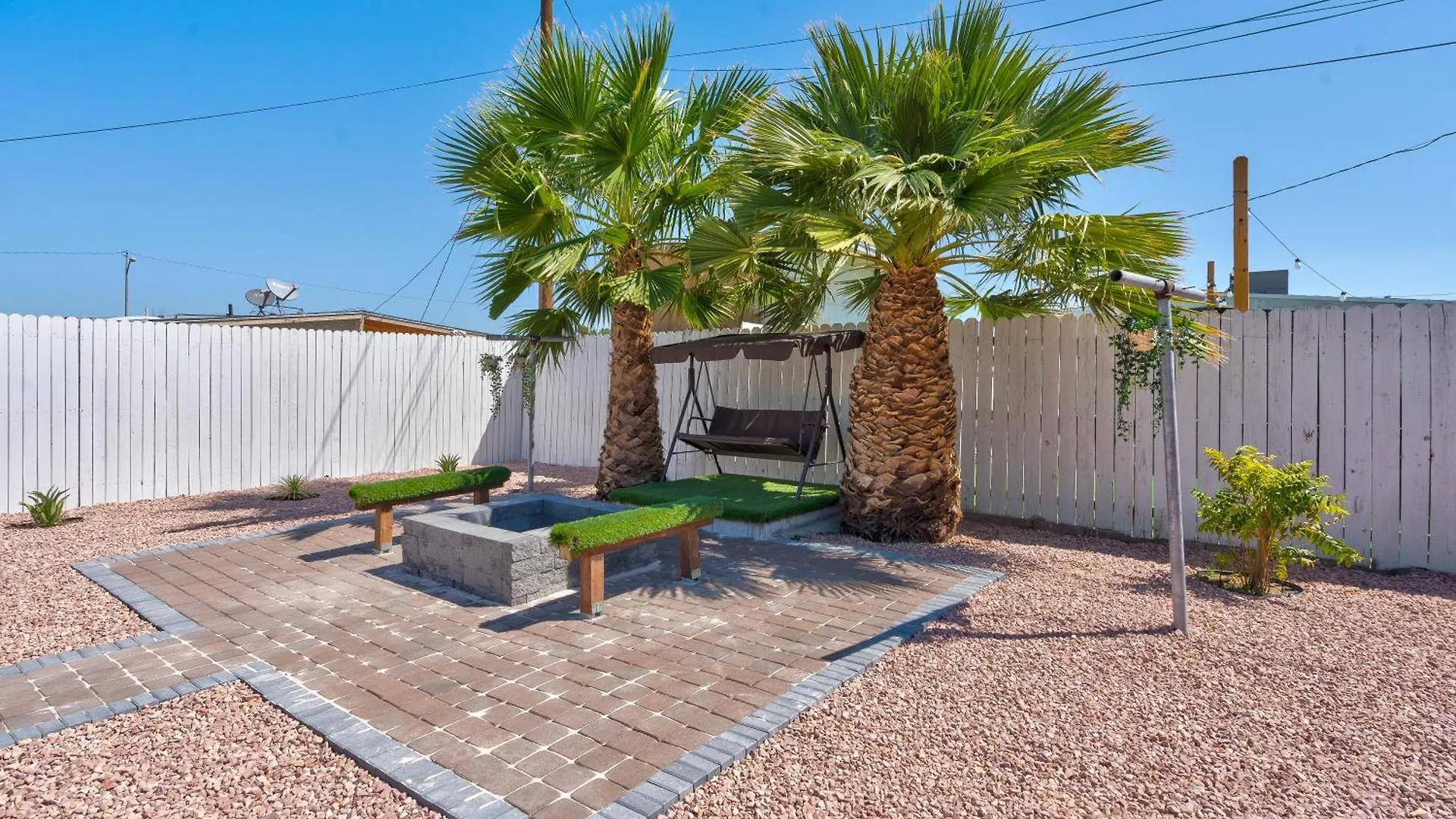 לאס וגאס Fully Remodeled, Landscaped, King Beds, Desk Space