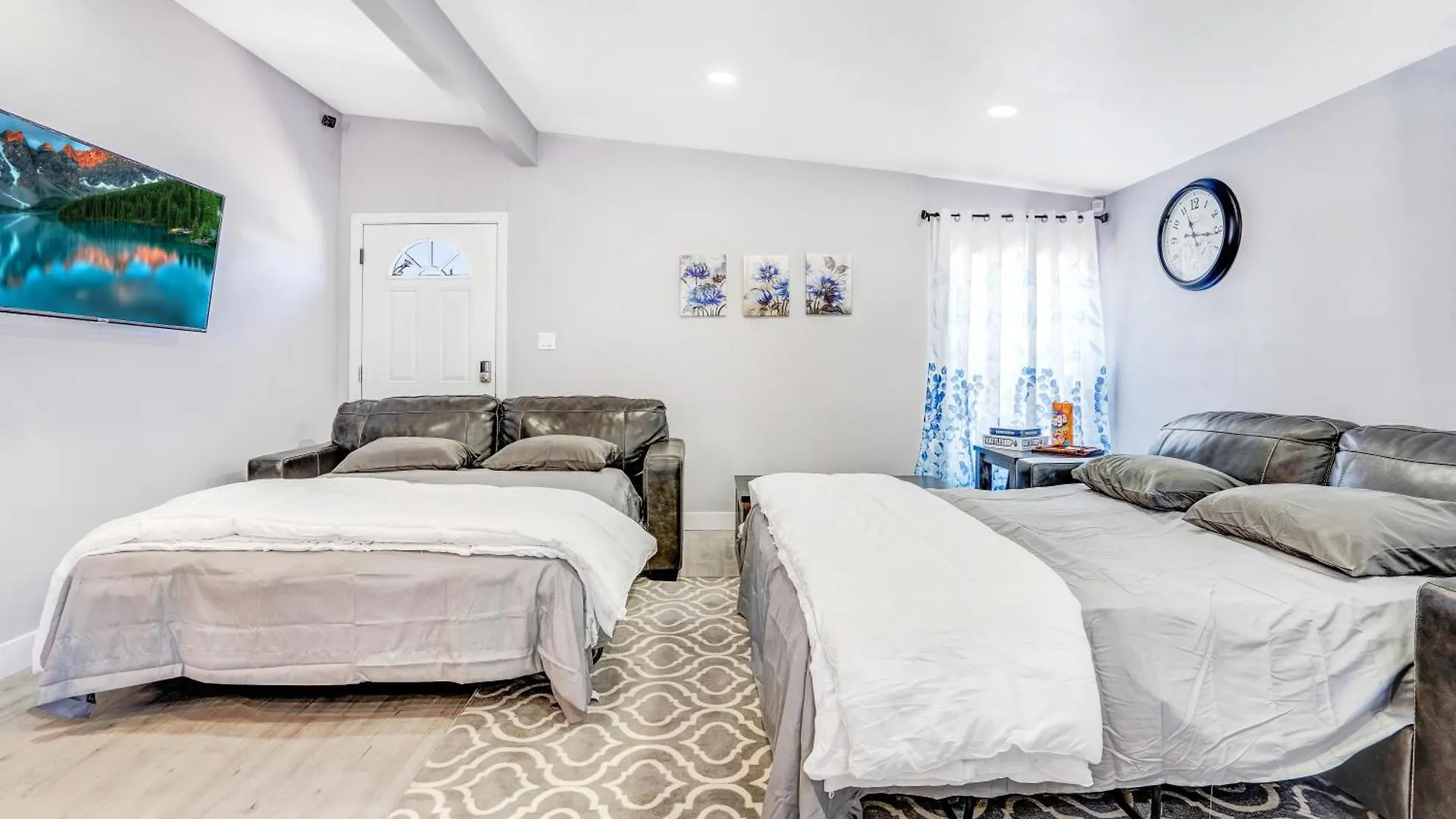 לאס וגאס Fully Remodeled, Landscaped, King Beds, Desk Space בית נופש